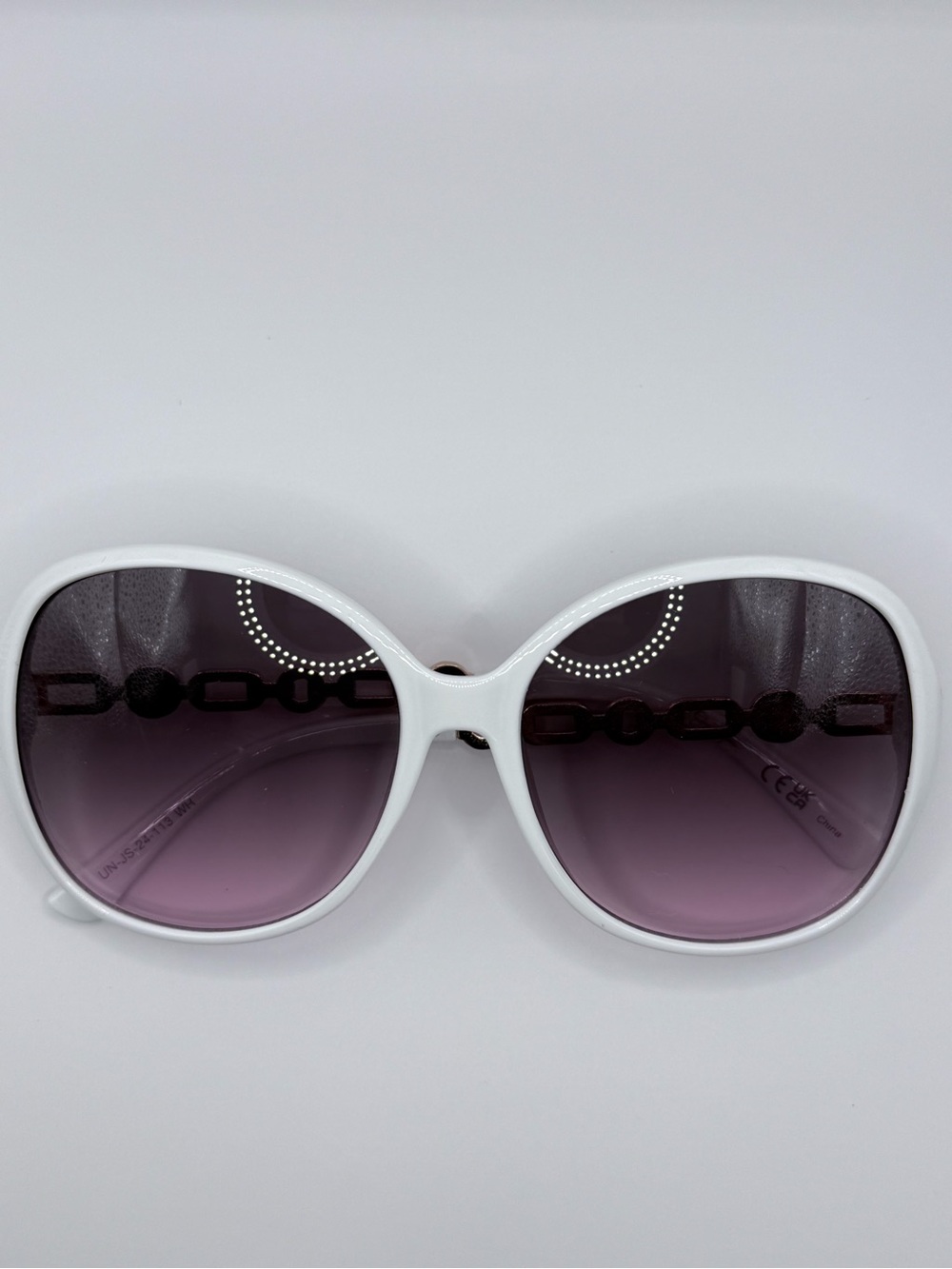 Jessica Simpson White Oversized Sunglasses with Gradient Purple Lenses